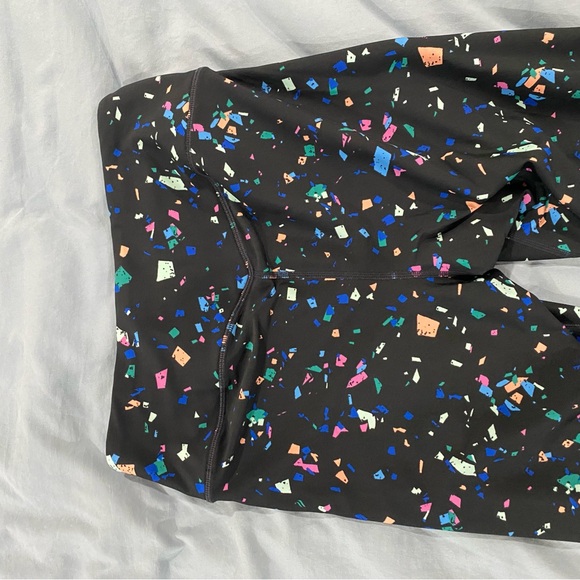 Colorful Patterned Activewear Set - Picture 3 of 7